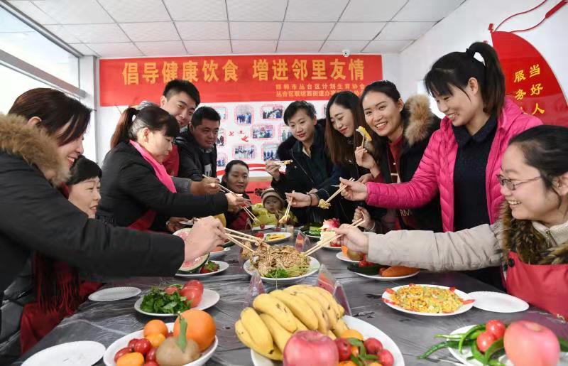 联纺西街道：厨艺比拼 健康饮食