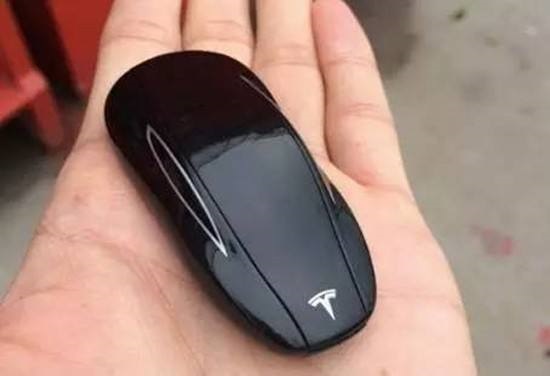 特斯拉在国内推出Model 3实体车钥匙