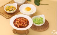 海盗虾饭，手剥鲜烧小龙虾饭，快时代的慢功夫